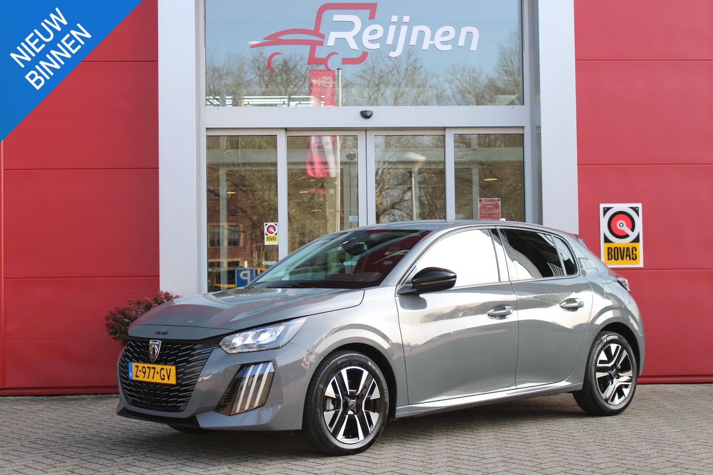 Peugeot 208 - 1.2 100PK ALLURE | ACHTERUITRIJ CAMERA | NAVIGATIE | DRAADLOZE APPLE CARPLAY/ANDROID AUTO - AutoWereld.nl