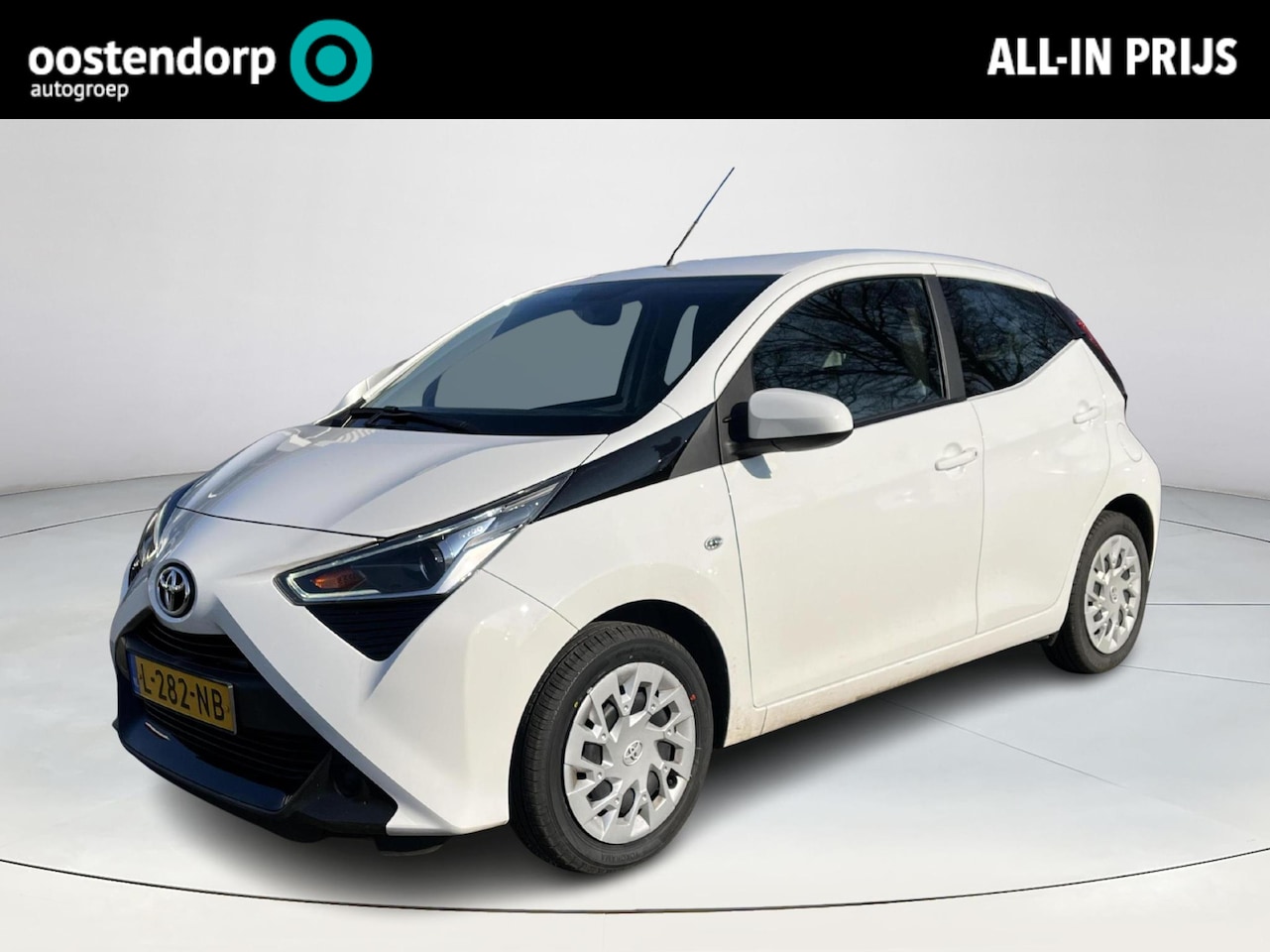 Toyota Aygo - 1.0 VVT-i x-play | Trekhaak | Carplay | Parkeercamera | Airconditioning | - AutoWereld.nl