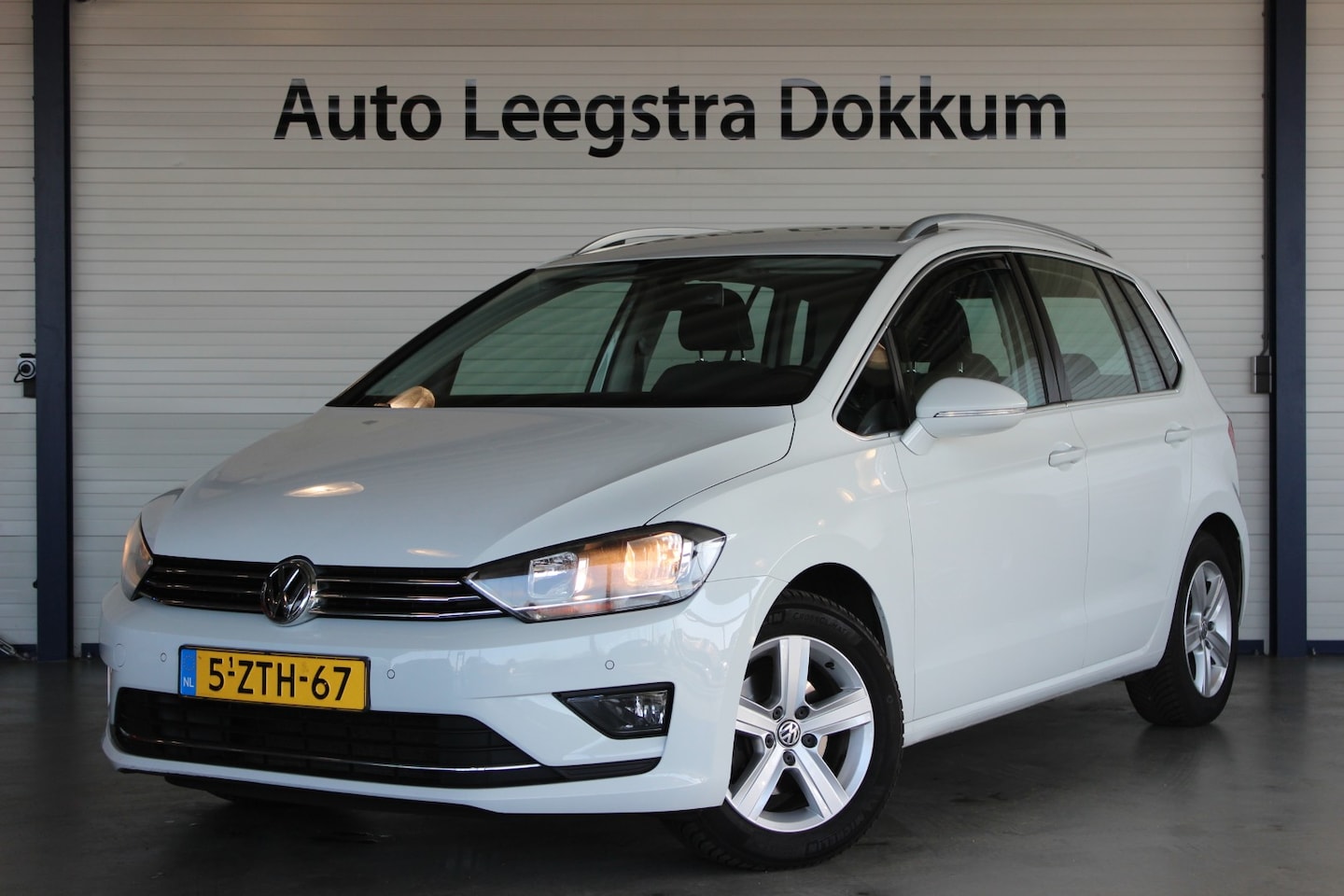 Volkswagen Golf Sportsvan - 1.4 TSI Highline Automaat | Trekhaak | Cruise | Clima | Radio/CD | PDC V+A | LMV - AutoWereld.nl