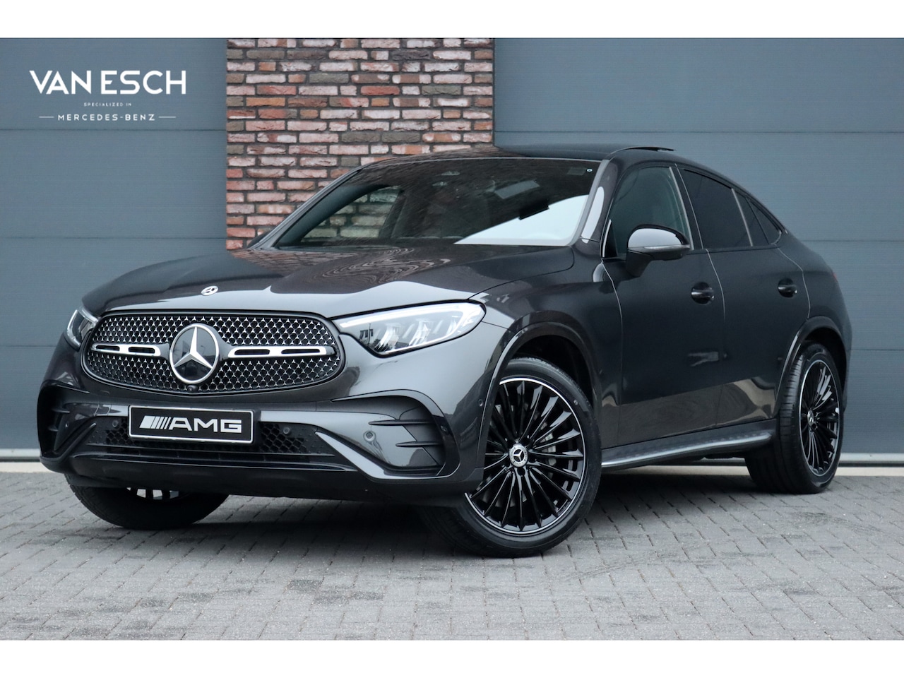 Mercedes-Benz GLC-klasse Coupé - 300 4MATIC AMG Line Aut9 | Panoramadak | Distronic Pro | Trekhaak | Verwarmd Stuurwiel | S - AutoWereld.nl