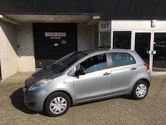 Toyota Yaris - 1.0 VVTi Acces / AIRCO / 5 DEUREN / DEALER OH / KLEINE MOTOR /