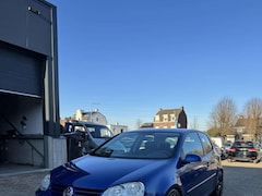 Volkswagen Golf - 1.6 FSI Sportline