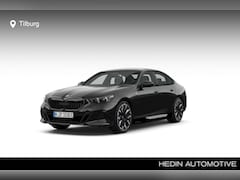 BMW 5-serie - 530e sedan M Sport Edition | M Sportpakket Pro | Trekhaak | Schuifdak | Innovation Pack