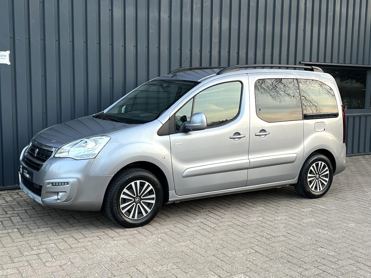 Peugeot Partner Tepee - 1.2 PureTech Style NAVIGATI!/AIRCO!/ONDERHOUDEN!/ - AutoWereld.nl