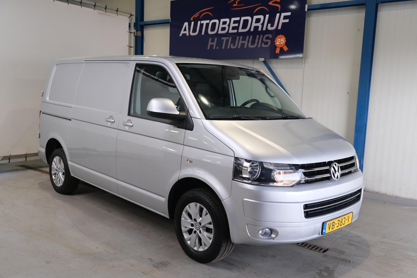 Volkswagen Transporter - 2.0 TDI L1H1 - N.A.P. 2x Schuifdeur, Airco, Cruise, PDC, Trekhaak. - AutoWereld.nl