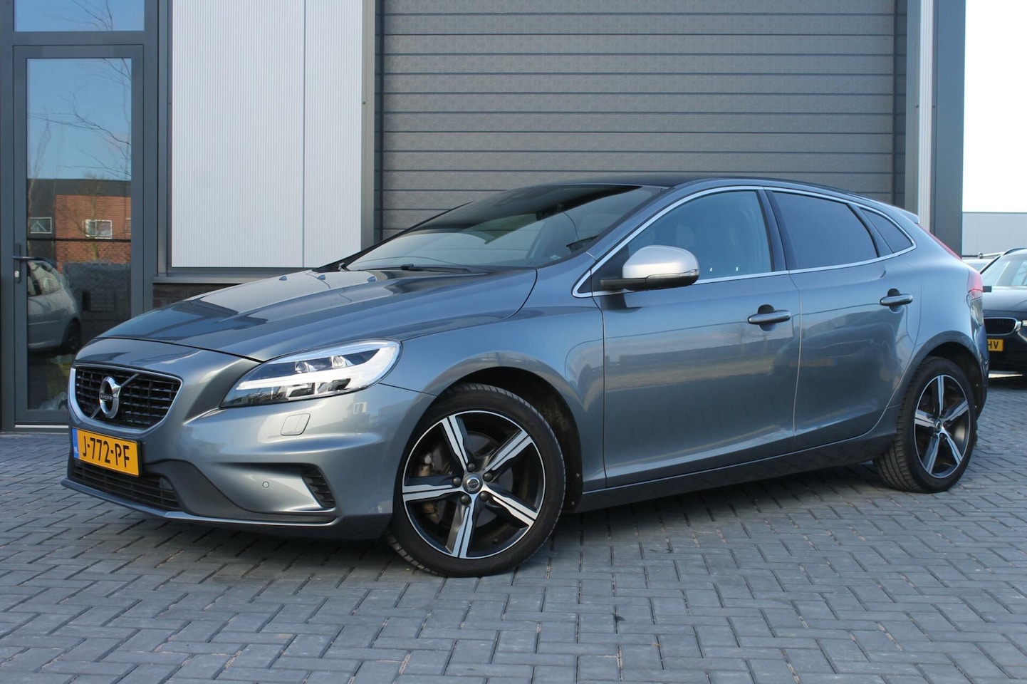 Volvo V40 - 2.0 T2 R-Design 2.0 T2 R-Design - AutoWereld.nl