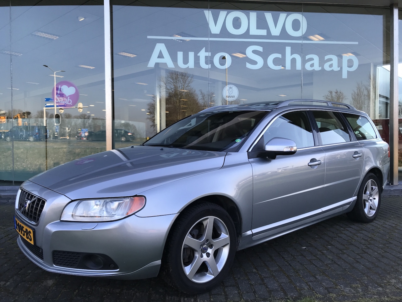 Volvo V70 - 3.0 T6 AWD Summum Automaat | Rijklaar incl garantie | BTW- Youngtimer Geventileerde voorst - AutoWereld.nl