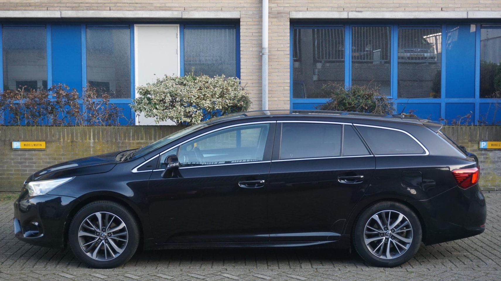 Toyota Avensis Touring Sports - 1.8 VVT-i Lease Pro Automaat - AutoWereld.nl