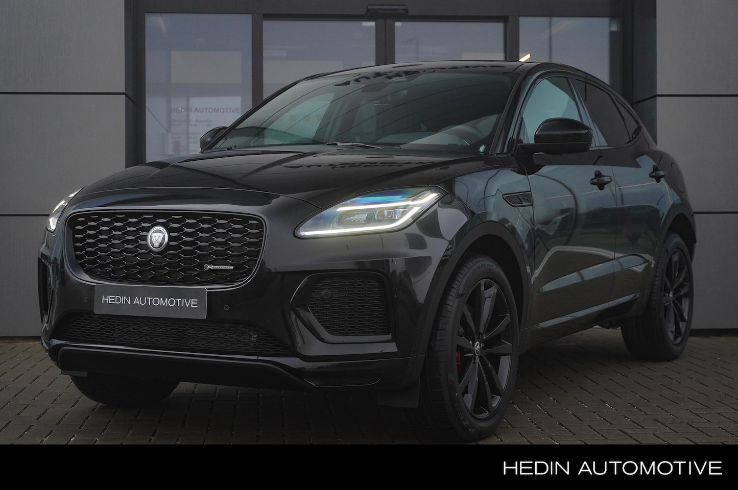 Jaguar E-Pace - 1.5 P270e AWD R-Dynamic SE | 20" Gloss Black | Panoramadak | Direct leverbaar | - AutoWereld.nl