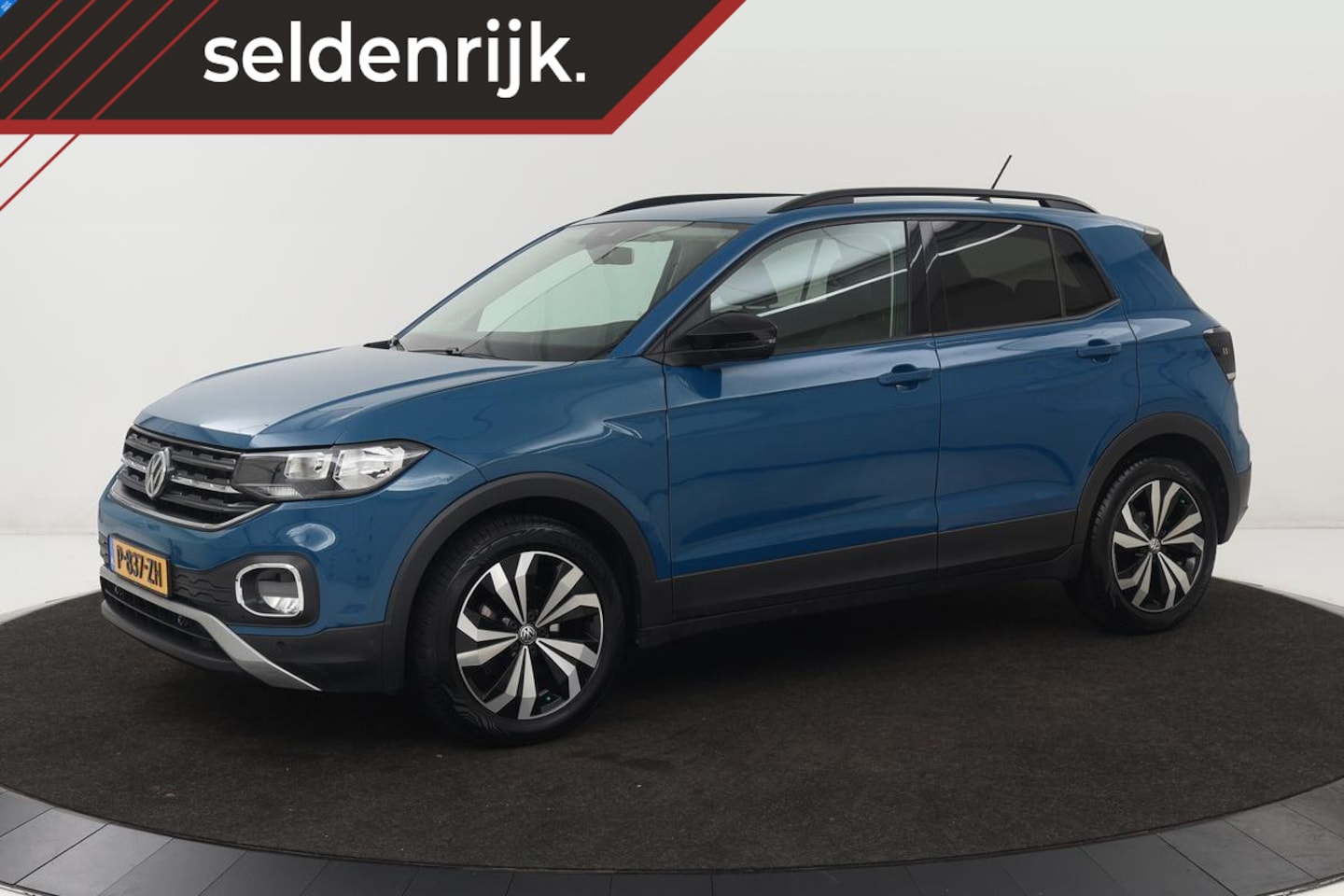 Volkswagen T-Cross - 1.0 TSI Life | Camera | Carplay | Adaptive cruise | Sportstoelen | PDC | Climate control | - AutoWereld.nl