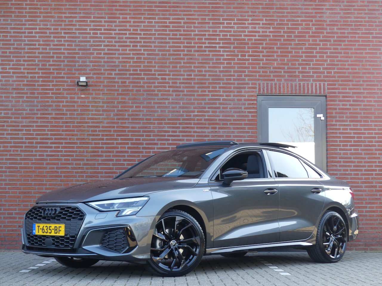 Audi A3 Limousine - 35 TFSI S-Line / Panoramadak - AutoWereld.nl