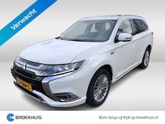 Mitsubishi Outlander - 2.4 PHEV Intense+ | Dealer Onderhouden | Trekhaak | Camera | LED | Clima | Navi By App | S