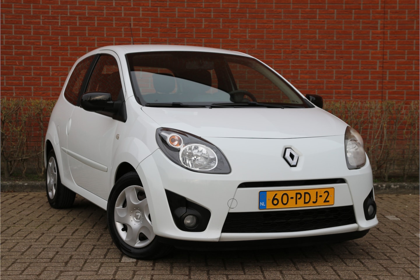 Renault Twingo - 1.2-16V 75pk Dynamique | NL-auto | Airco | Cruise control | Elektr. ramen | Bumpers in kle - AutoWereld.nl