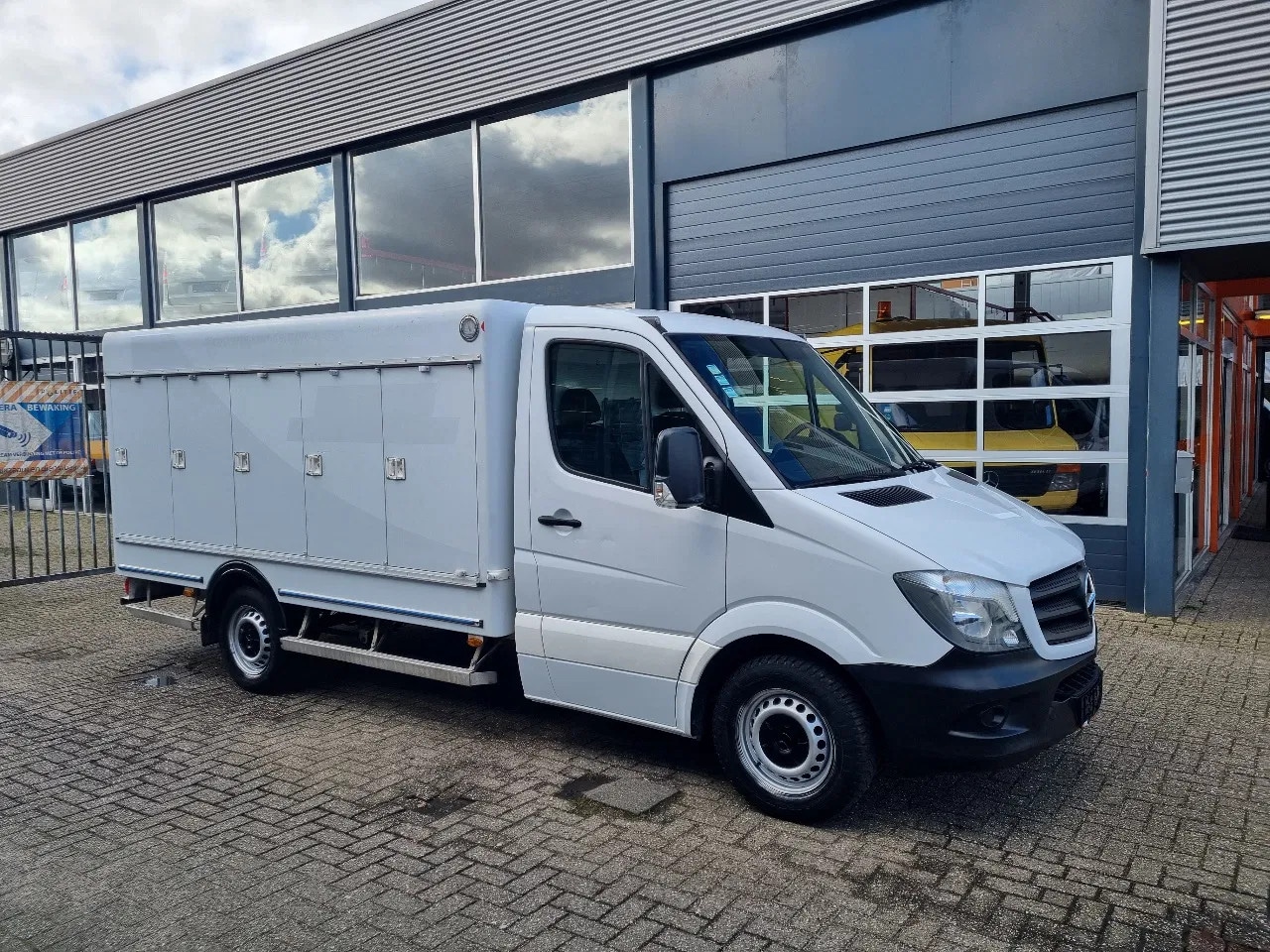 Mercedes-Benz Sprinter - 313 CDI Eiswagen/ Icecar/ Coldcar / 10 Compartimenten Euro 5B - AutoWereld.nl