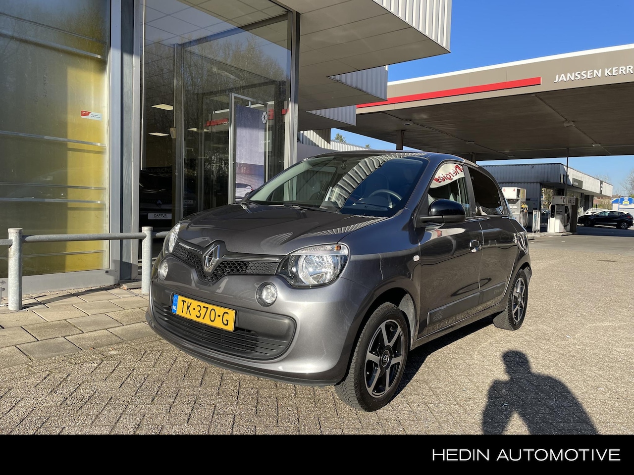 Renault Twingo - 1.0 SCe Limited | AIRCO | SENSOREN | 15INCH LICHTMETAAL | ALL SEASON BANDEN | CRUISE CONTR - AutoWereld.nl