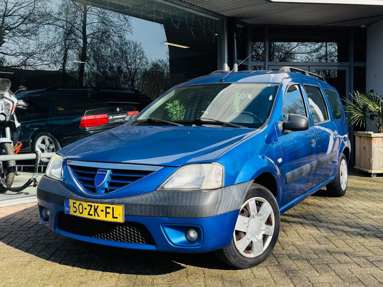 Dacia Logan MCV - 1.6 Lauréate 7p. 1.6 Lauréate 7p. - AutoWereld.nl