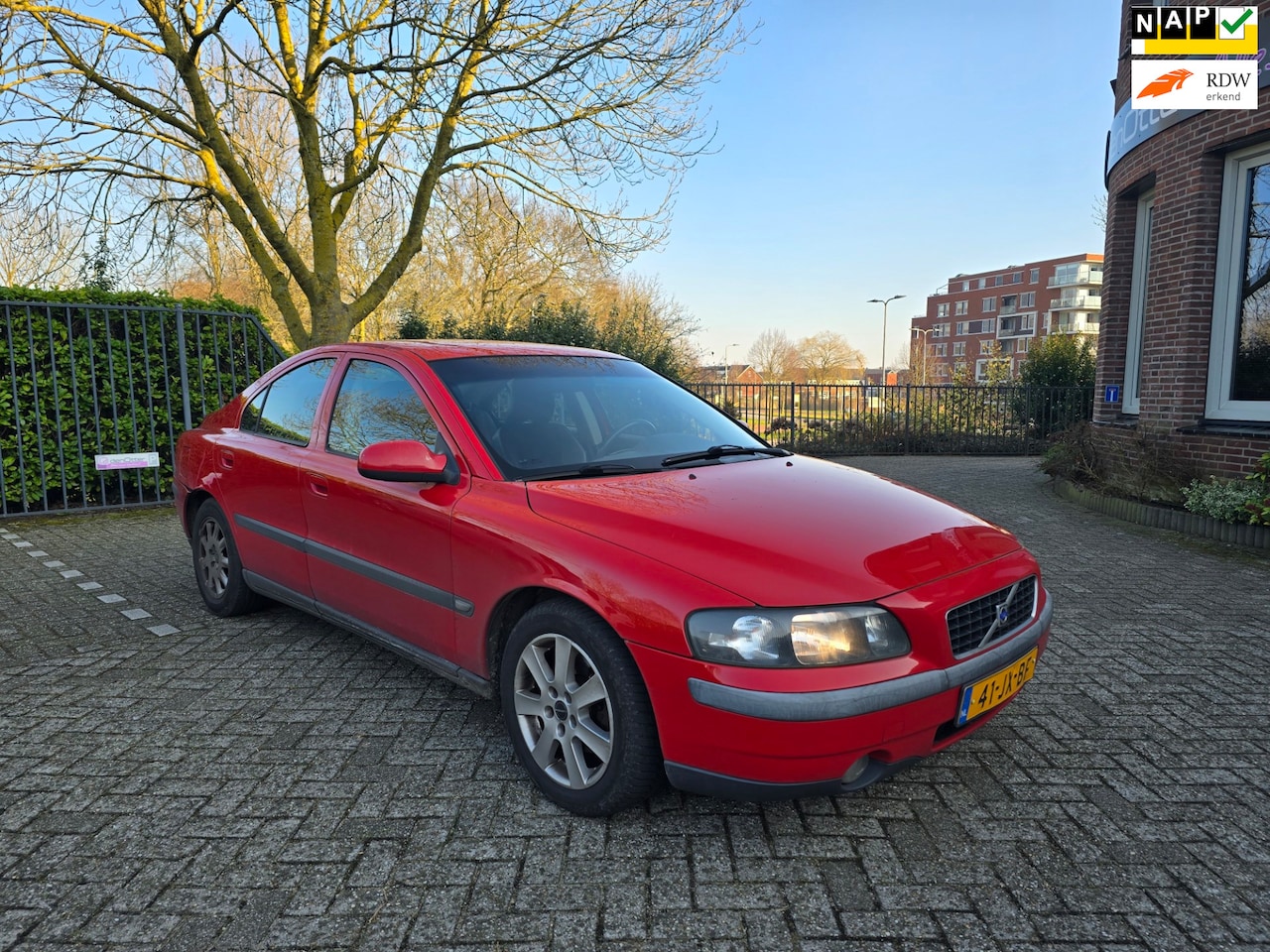 Volvo S60 - 2.4 D5 APK 01-2026 |Sedan |Trekhaak - AutoWereld.nl