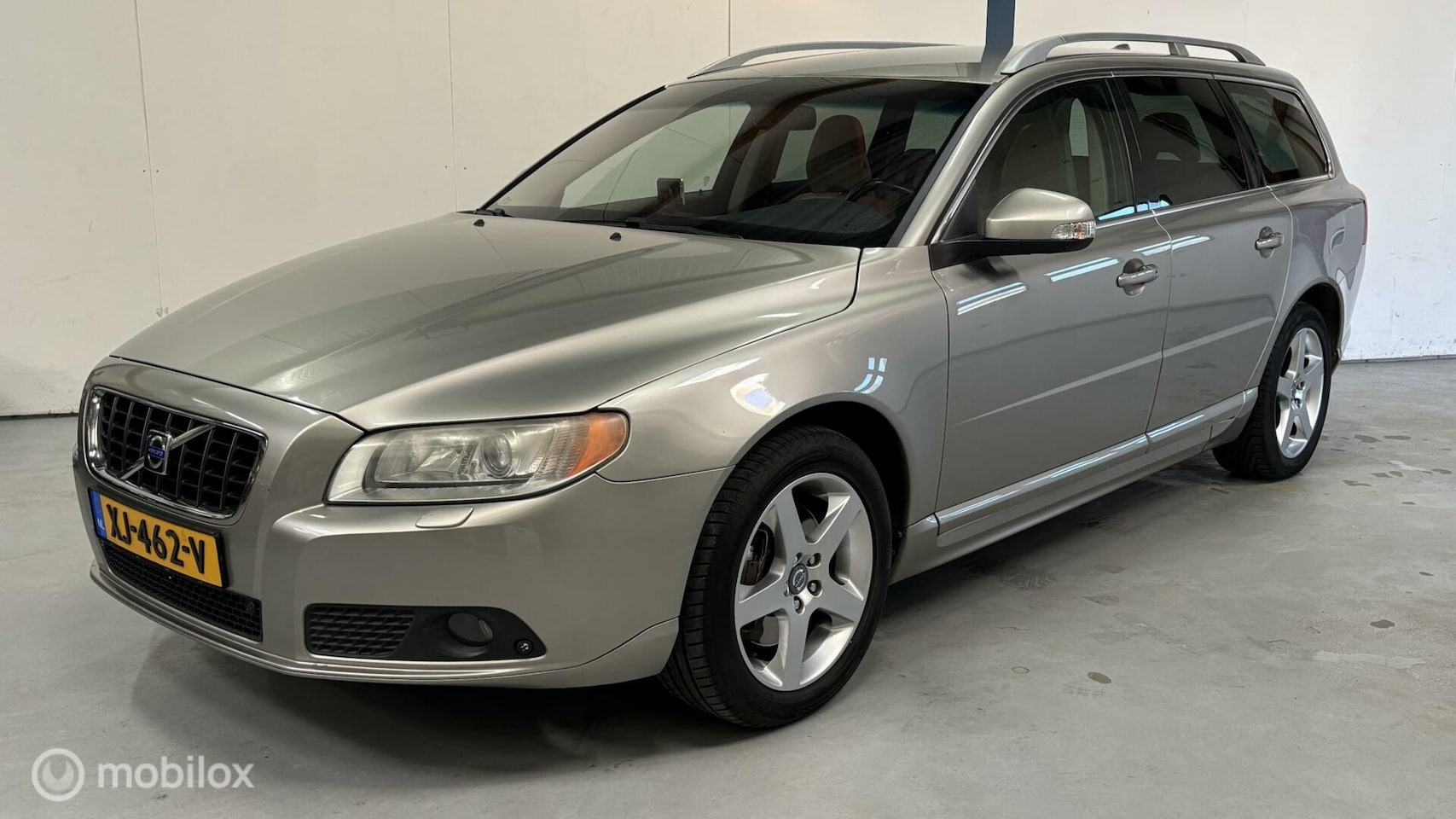 Volvo V70 - 2.5T Summum AUTOMAAT / LEER - AutoWereld.nl