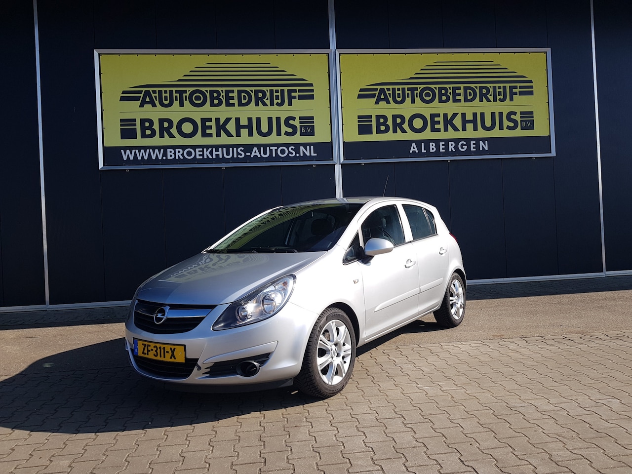 Opel Corsa - 1.2-16V Essentia Automatic - AutoWereld.nl