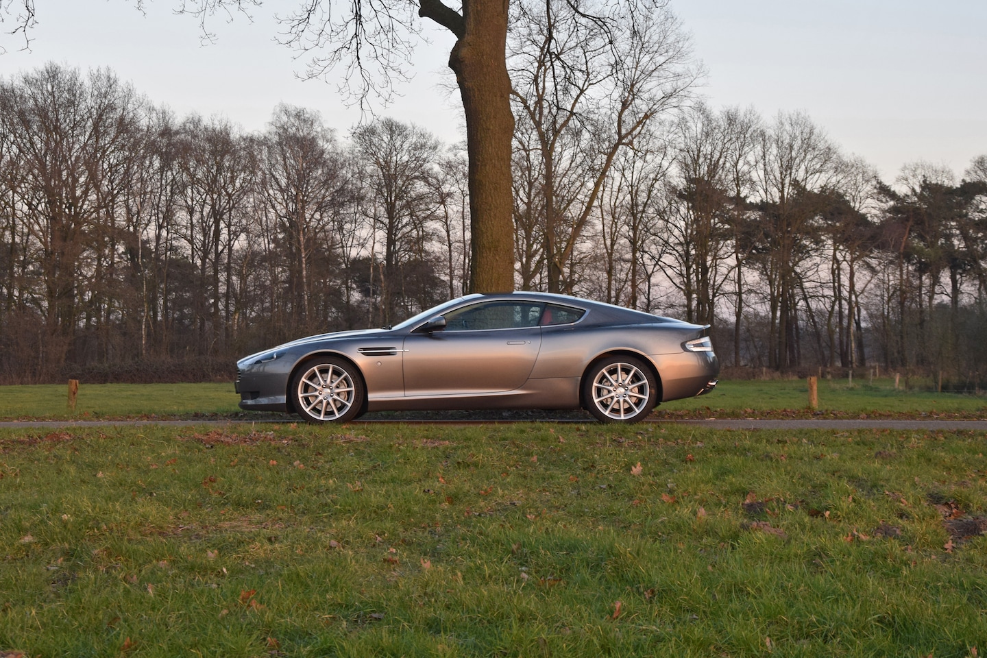 Aston Martin DB9 - 5.9 V12 Touchtronic Aston Martin DB9 Coupe 6.0 V12 – Tungsten Silver – Y2008 - AutoWereld.nl