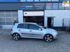 Volkswagen Golf - 1.6 FSI Turijn- met onderhoudshistorie, Airco, Beetldscherm, GTI Velgen, NAP en een nieuwe