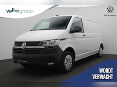 Volkswagen Transporter - 2.0 TDI 150 pk DSG L2H1 28 Highline | Trekhaak | 3-zits | Parkeersensoren achter | Cruise