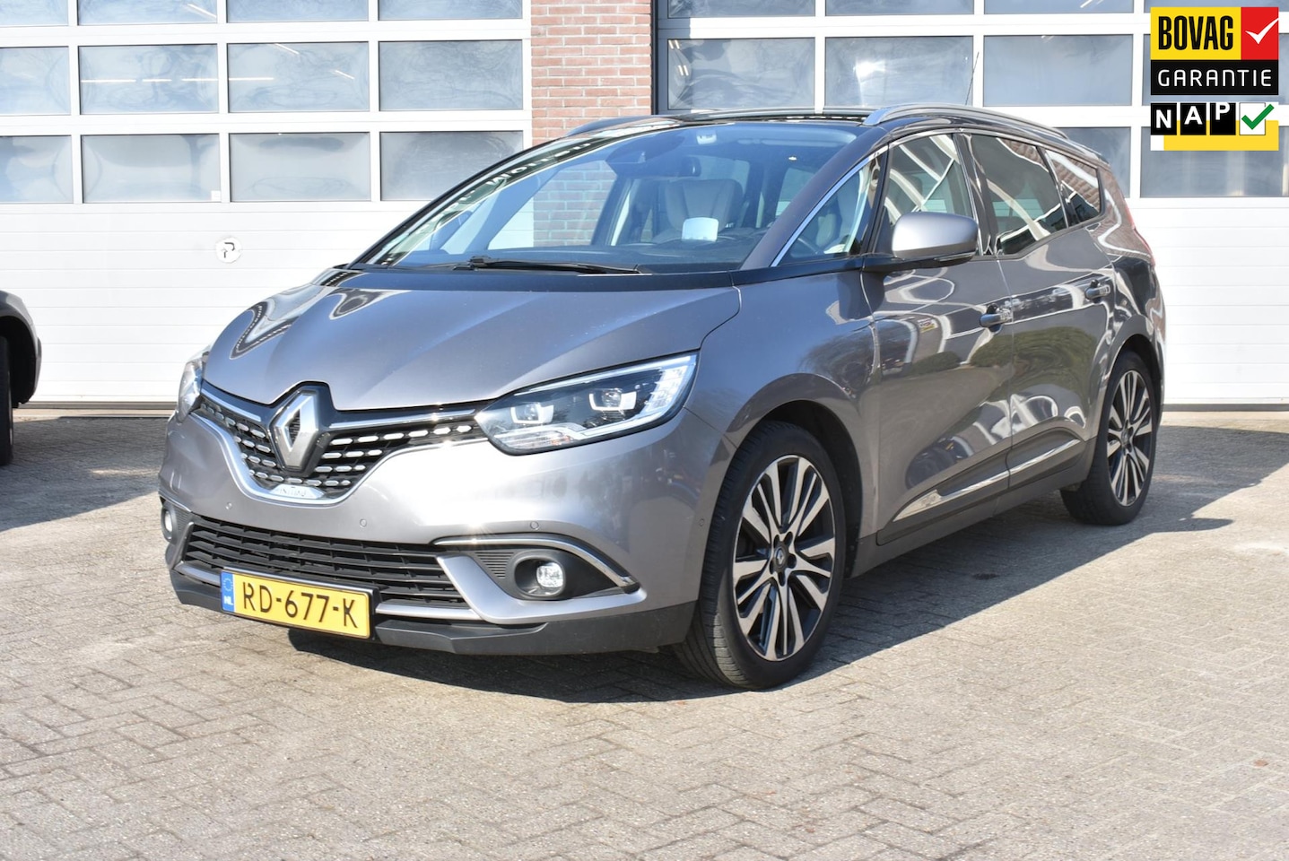 Renault Grand Scénic - 1.2 TCe Initiale Paris 7p. 1.2 TCe Initiale Paris 7p. - AutoWereld.nl