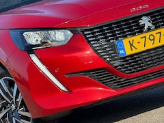 Peugeot 208 - 1.2 PureTech 100pk Allure - Rouge Elixir - Carplay/Nav/LMV