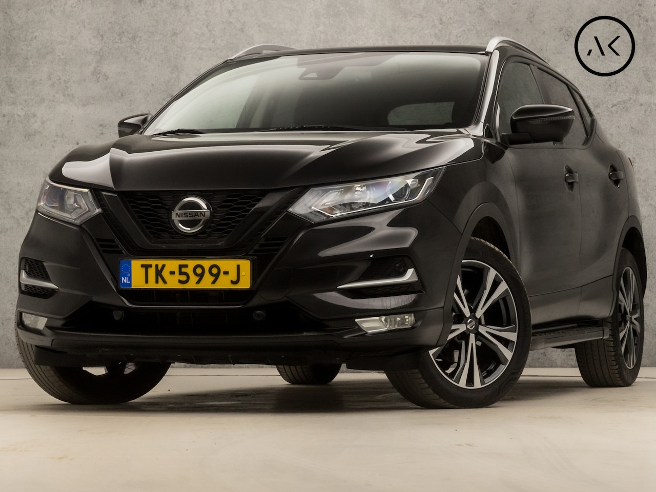 Nissan Qashqai - 1.2 Black Edition Sport Automaat (PANORAMADAK, TREEPLANKEN, NAVIGATIE, NAP, CLIMATE, 360 C - AutoWereld.nl