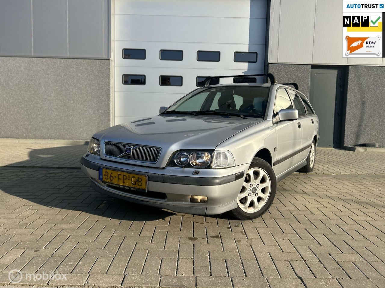 Volvo V40 - 1.8 Dynamic/AUTOM/NAP/AIRCO/APK/INRUILKOOPJE/ - AutoWereld.nl