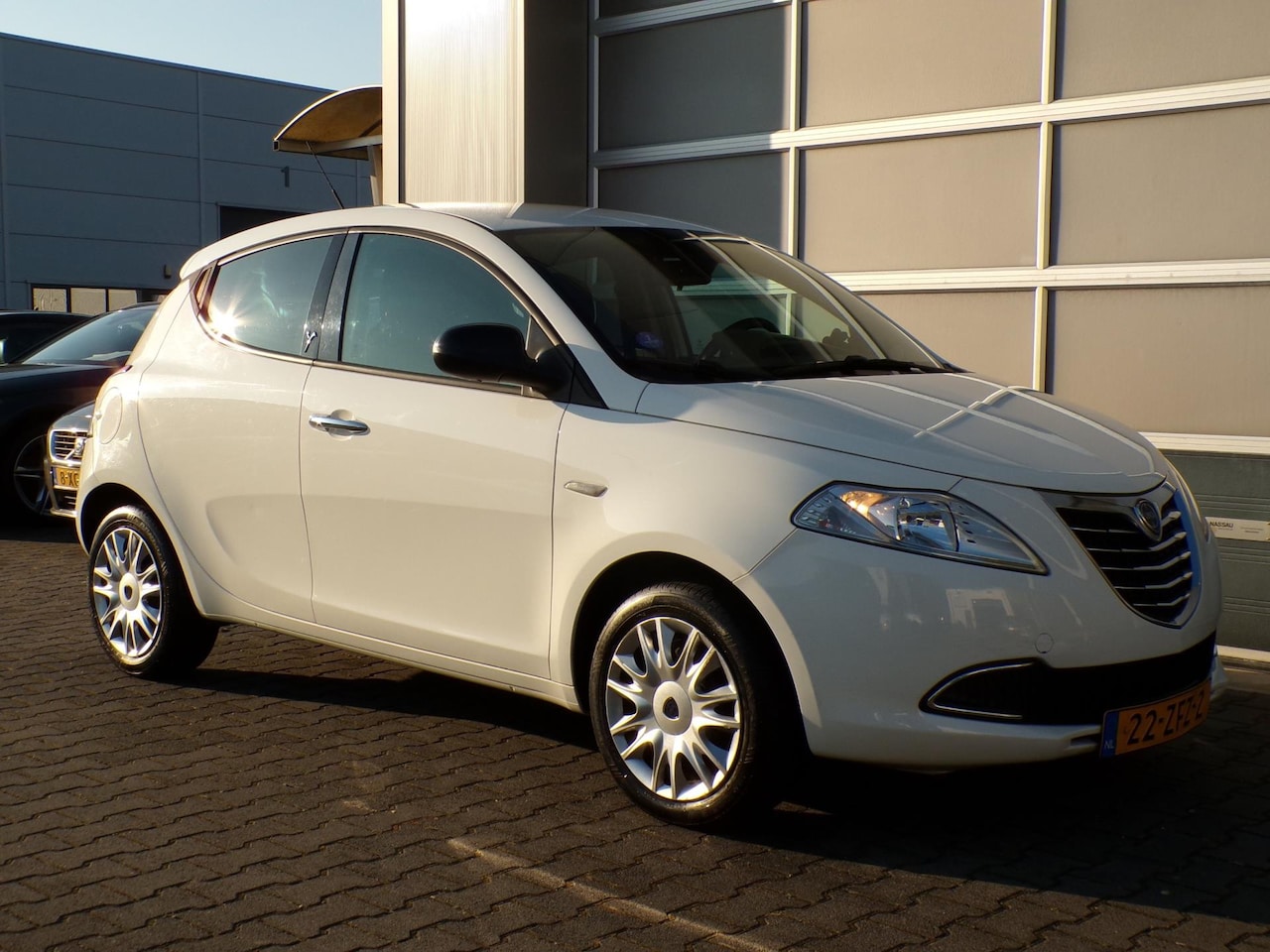 Lancia Y(psilon) - Ypsilon 0.9 TwinAir Gold|Aut|Cruise|Airco|Aux|PDC|Isofix - AutoWereld.nl