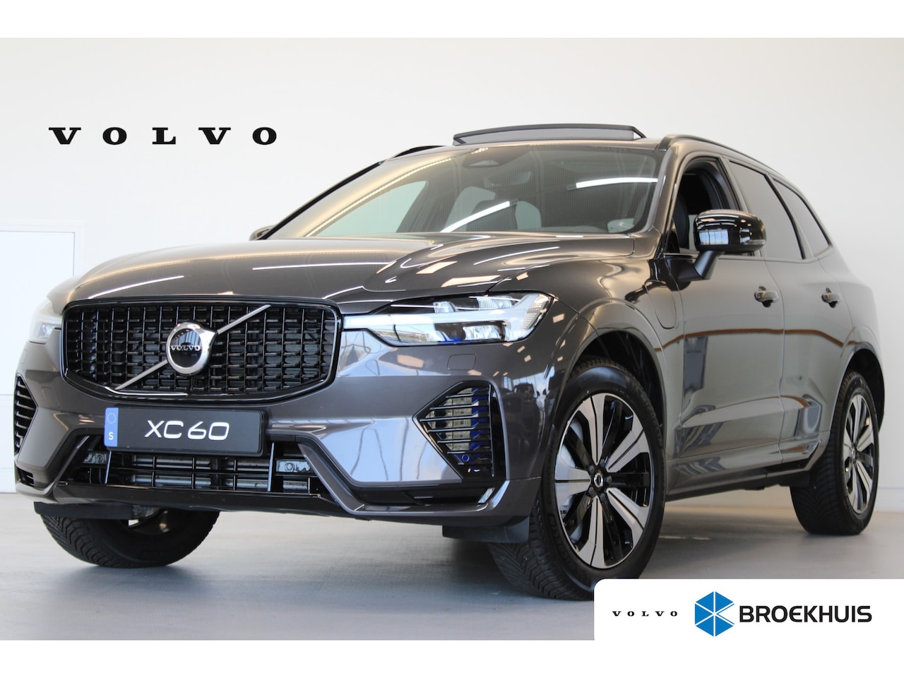 Volvo XC60 - T6 350PK AWD Plus Dark | Trekhaak | Gelamineerd Glas | Adapt LED | All Season | | Trekhaak - AutoWereld.nl