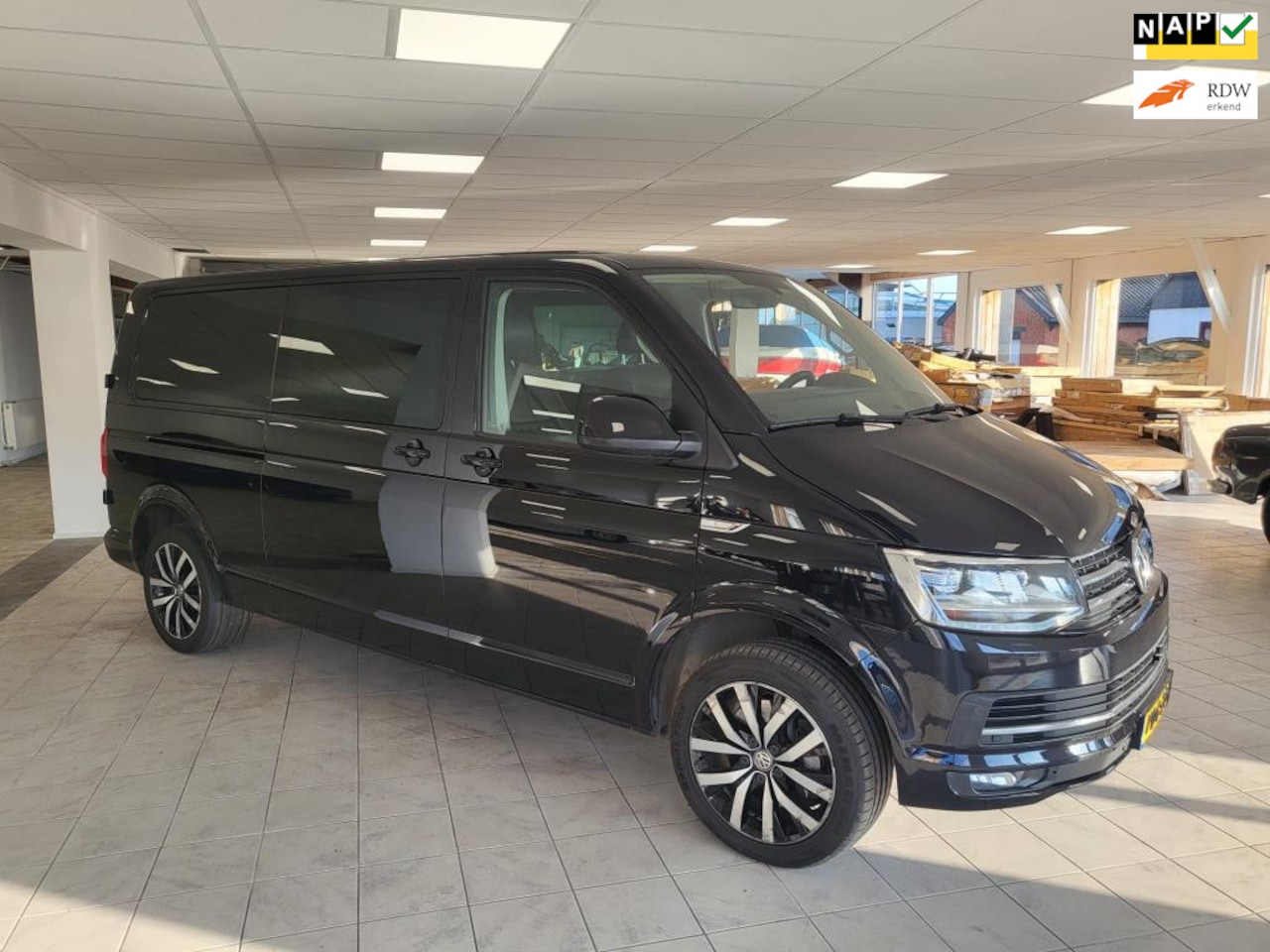 Volkswagen Transporter - 2.0 TDI L2H1 DC Highline I leer I dubbel cabine I automaat I nette bus!! - AutoWereld.nl