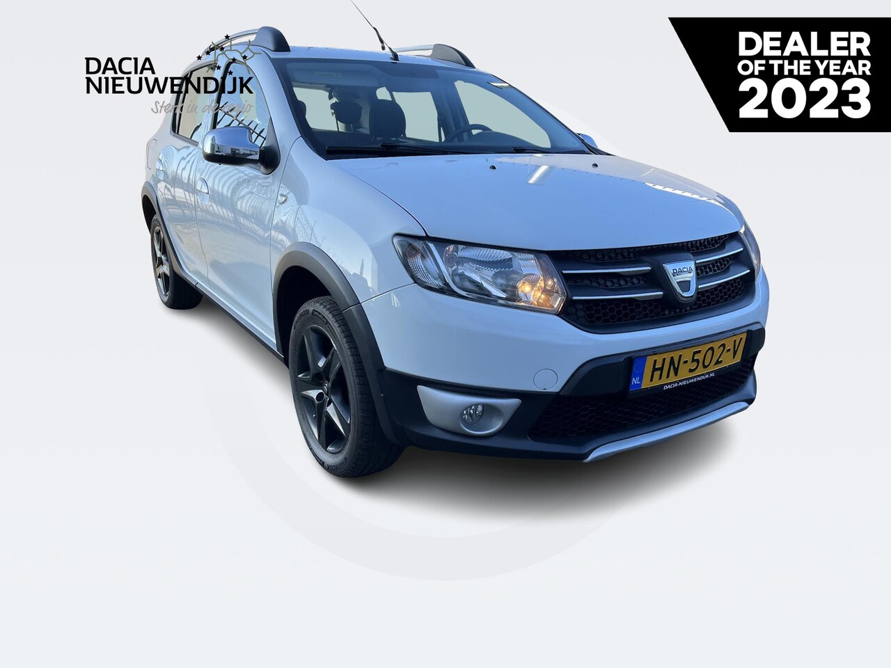 Dacia Sandero Stepway - 0.9 TCe Lauréate / AIRCO / TREKHAAK / PARKEERSENSOREN / NAVIGATIE - AutoWereld.nl