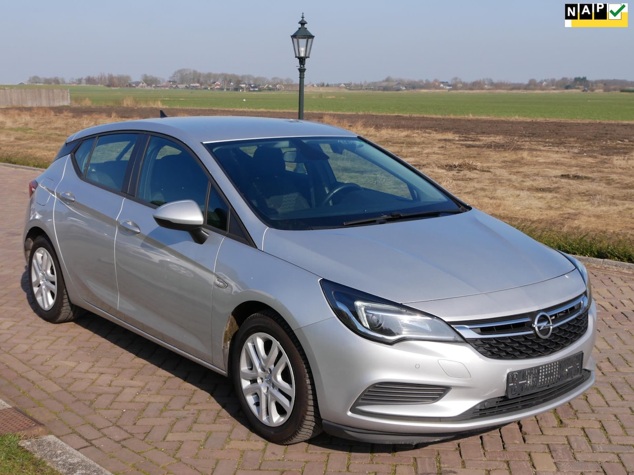 Opel Astra - 1.6 CDTI Business+ AC NAVI ** MARGE CAR ** - AutoWereld.nl