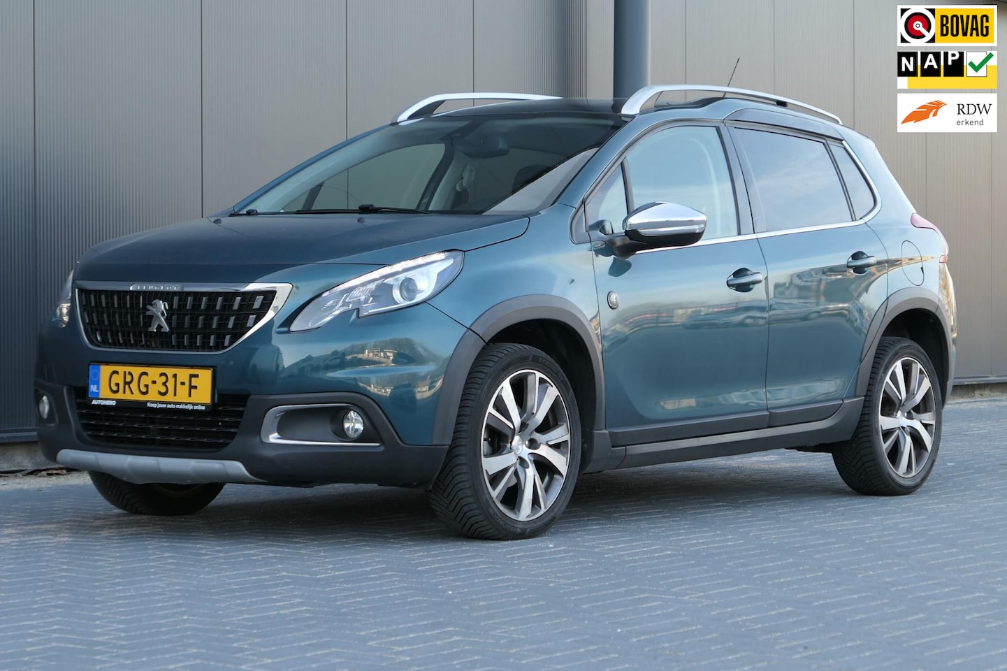 Peugeot 2008 - 1.2 PureTech Crossway 110pk Automaat Navi Panodak Alcantara - AutoWereld.nl