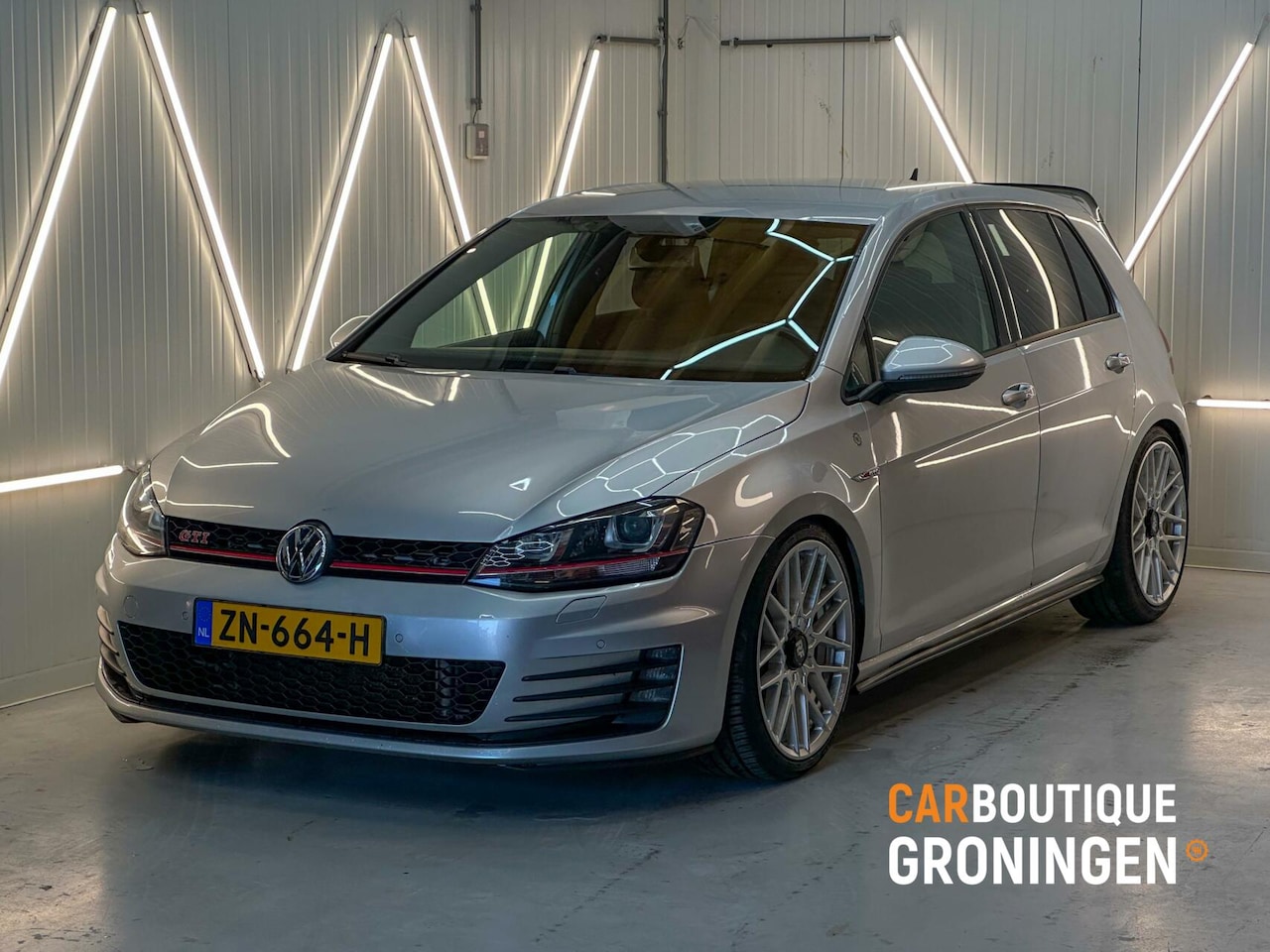 Volkswagen Golf - 2.0 TSI GTI Performance 291PK | LED | 19'' RF | RVS UITLAAT | STAGE 2 - AutoWereld.nl