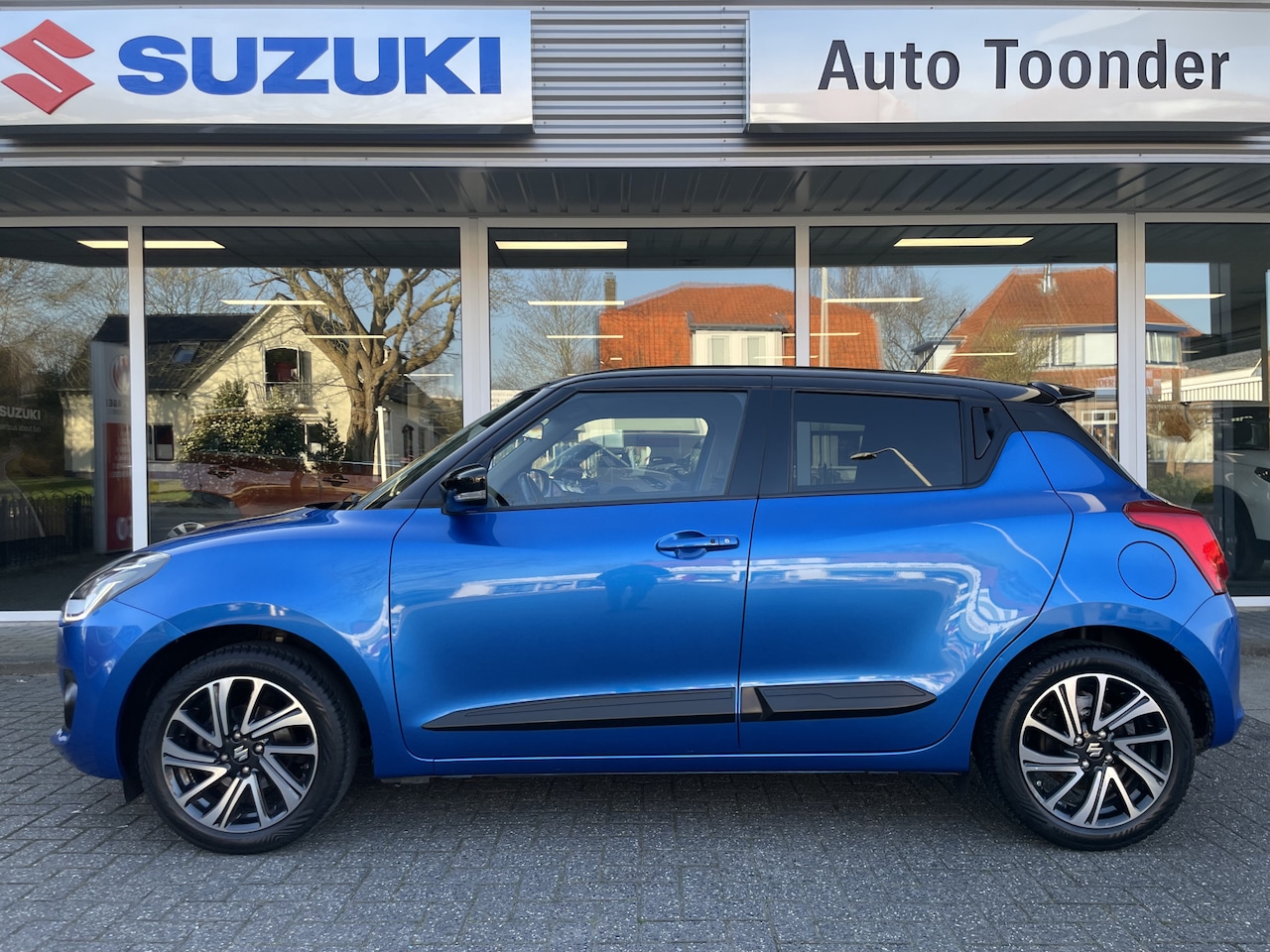 Suzuki Swift - 1.2 Stijl Smart Hybrid/Trekhaak - AutoWereld.nl