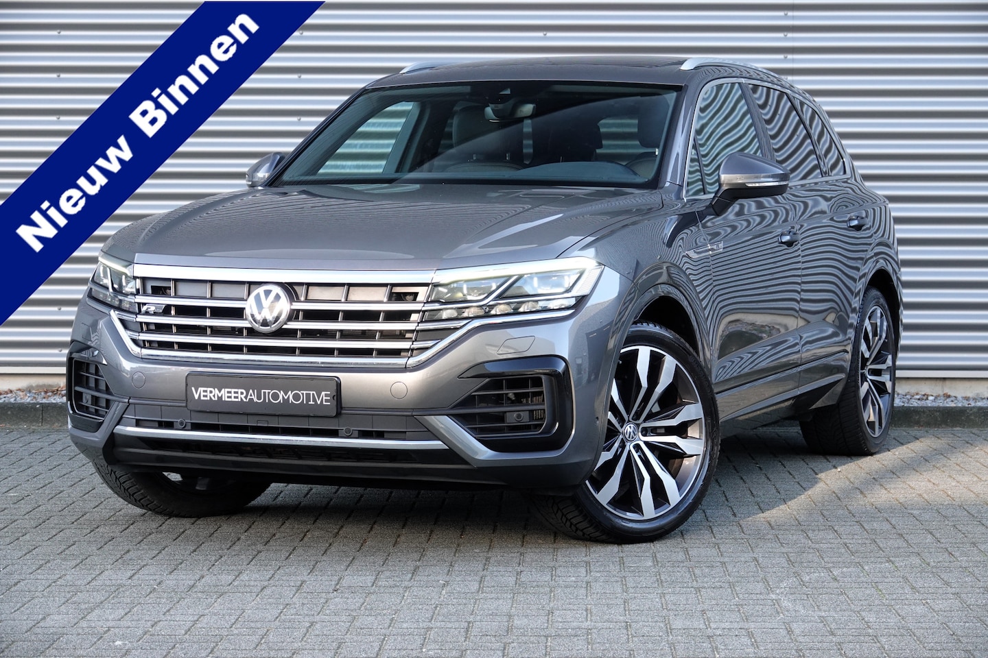 Volkswagen Touareg - 3.0 TDI R-Line | Panorama | Trekhaak | Luchtvering | ACC | Memory | Keyless | Soft Close | - AutoWereld.nl