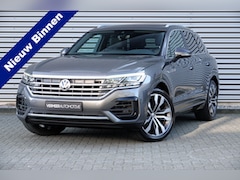 Volkswagen Touareg - 3.0 TDI R-Line | Panorama | Trekhaak | Luchtvering | ACC | Memory | Keyless | Soft Close |