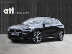 BMW X2 - xDrive25e High Executive M-pakket, 20", Pano, Trekhaak, Leer, LED, Head-Up, Navi Plus, App