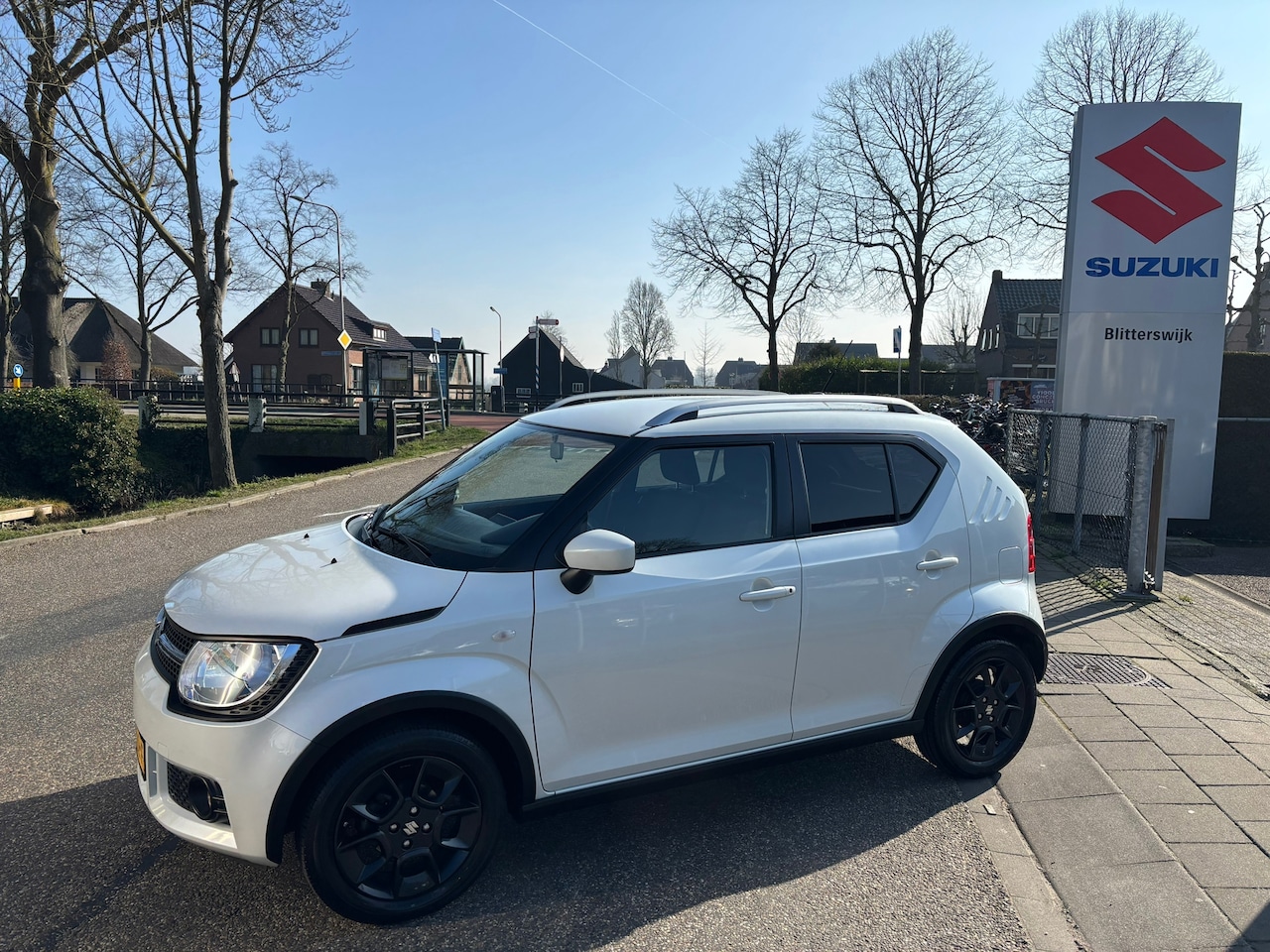 Suzuki Ignis - 1.2 Select // 1e eigenaar // Nette dealer onderhouden Ignis // Navigatie // Rijklaarprijs! - AutoWereld.nl