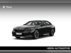 BMW 5-serie - 530e sedan M Sport Edition | M Sportpakket Pro | 21 inch velgen | Trekhaak | Panoramadak |