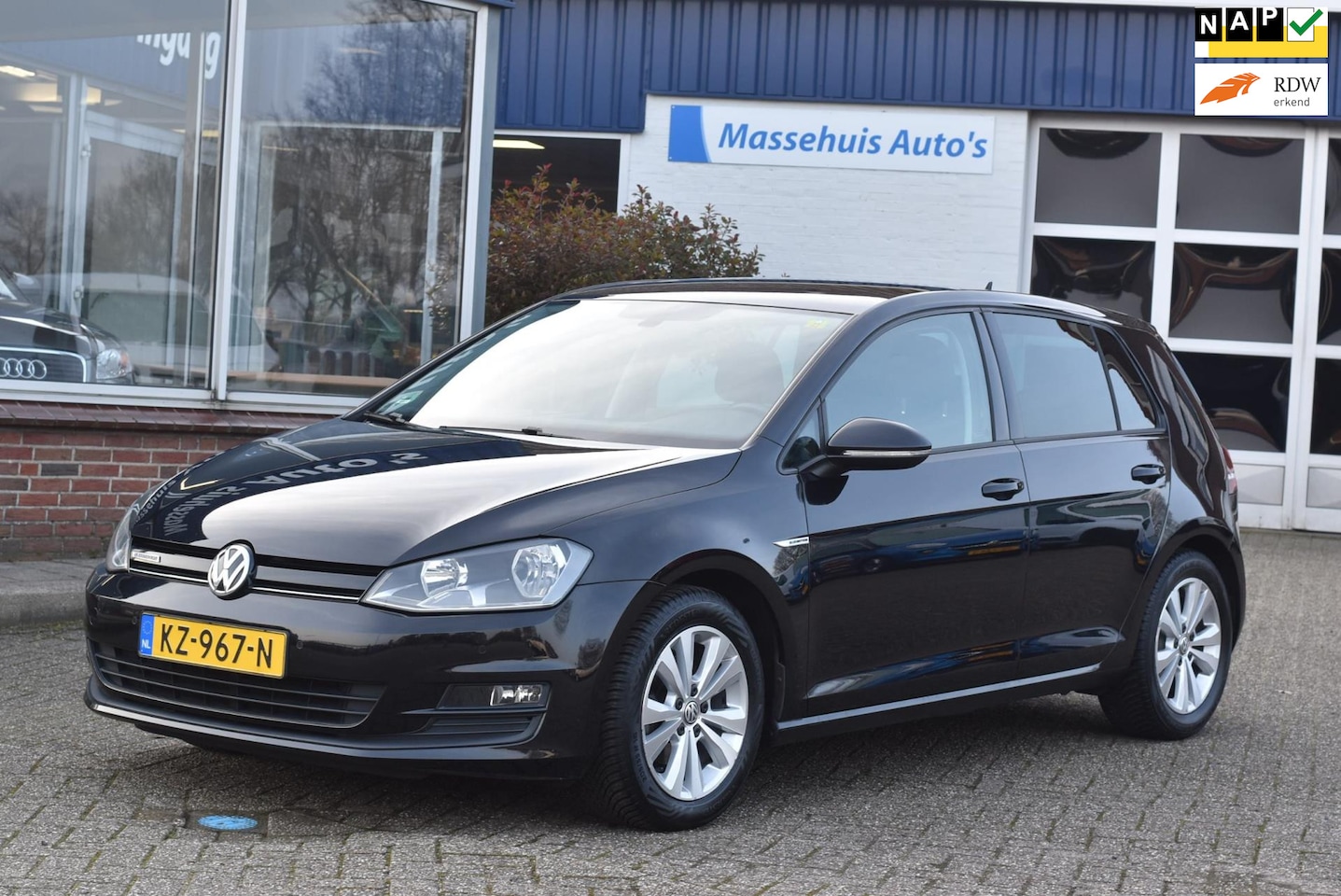 Volkswagen Golf - 1.0 TSI Connected Series DSG Navi Camera Clima Cruise Dealerauto Nwe APK - AutoWereld.nl