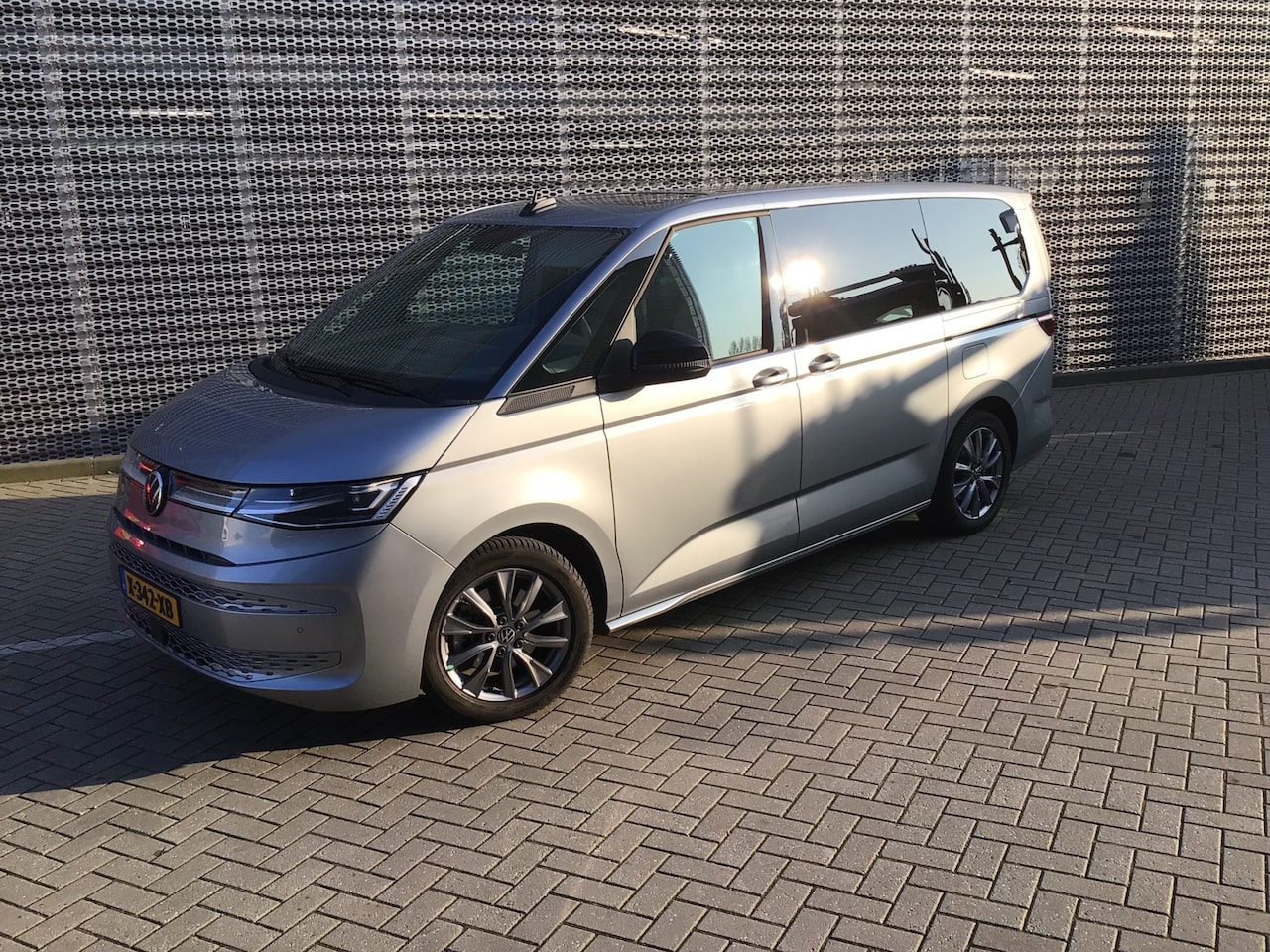 Volkswagen Multivan - 1.4 eHybrid L2H1 Life Business 1.4 eHybrid L2H1 Life Business - AutoWereld.nl