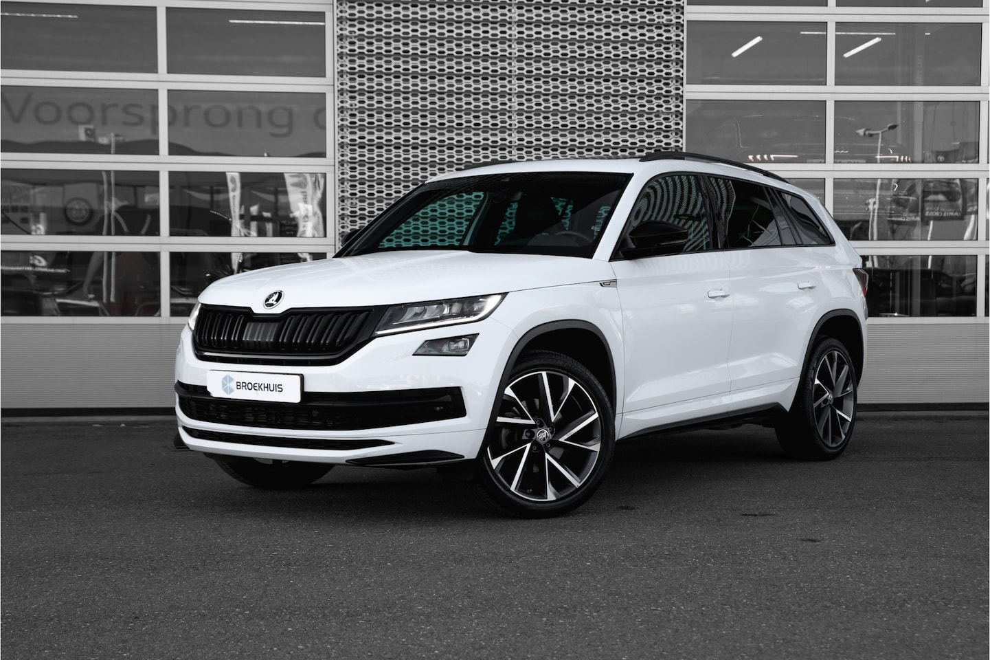 Skoda Kodiaq - 1.5 TSI Sportline Business 7p. | Panoramadak | Trekhaak | Adapt. Cruise | Carplay - AutoWereld.nl