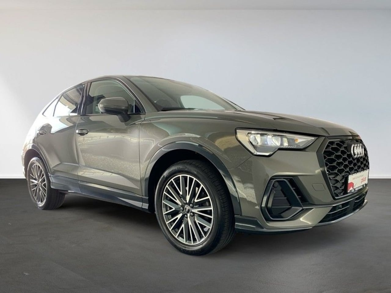 Audi Q3 Sportback - 45 TFSI e (180kW/245pk) ** LED, VIRTUAL, SPOOR-ASS, 19-inch LMV, OPTIK SCHWARZ ** 1e EIG - - AutoWereld.nl