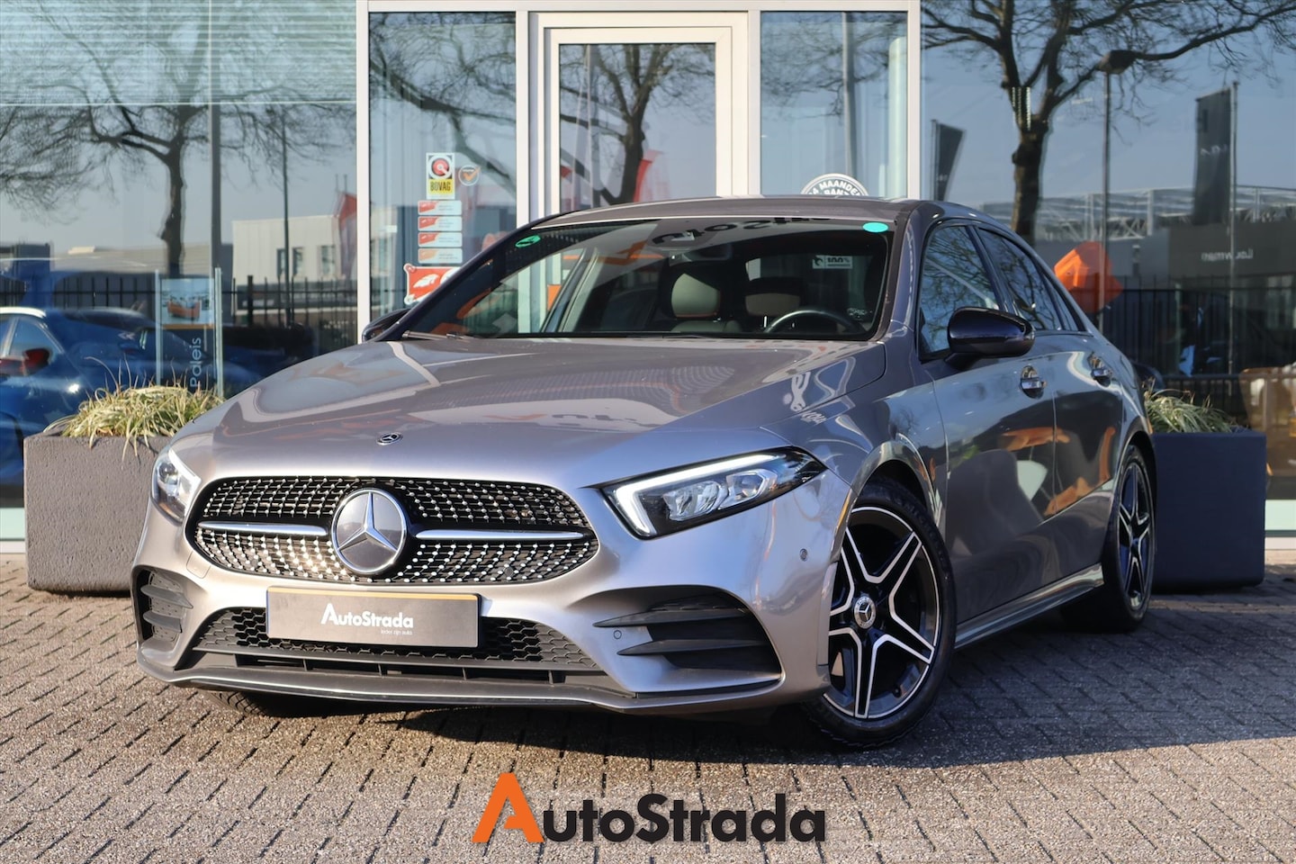 Mercedes-Benz A-klasse - Limousine A 200 AMG-Line 163pk 7G-DCT | Navi | Trekhaak | Camera | Stoelverwarming | Cruis - AutoWereld.nl