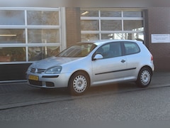 Volkswagen Golf - 1.6 FSI TRENDLINE