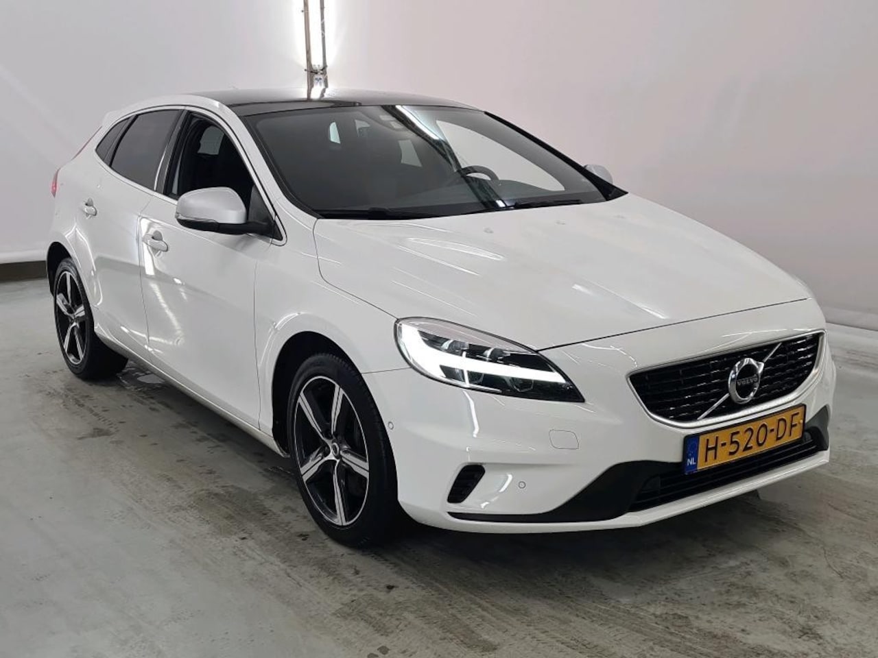 Volvo V40 - 2.0 D3 POLAR+ SPORT SLECHTS 37.859 KM! - AutoWereld.nl